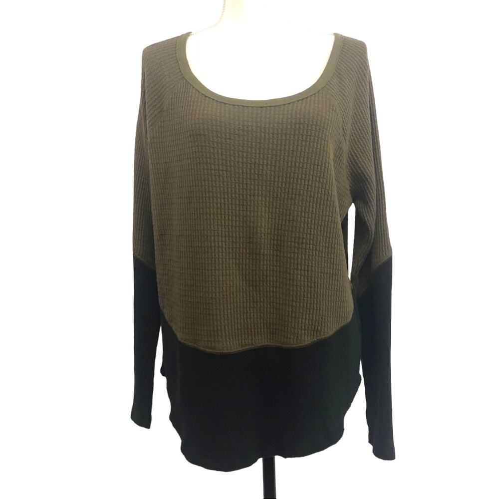 White crow two toned long sleeve thermal size large